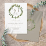 サプライズパーティー30th真珠周年記念緑 招待状<br><div class="desc">ウッドランドエレガントフローラの緑のガーランドを特徴とするこのシックな植物的サプライズ30th結婚のパーティの招待状は、あなたの特別な真珠の記念日の情報と共にパーソナライズされたすることができる。その裏には、真珠の背景に白い文字であなたの記念日を組み立てるエレガント調和した緑のガーランドが付いている。Thisisnomeによる設計©</div>