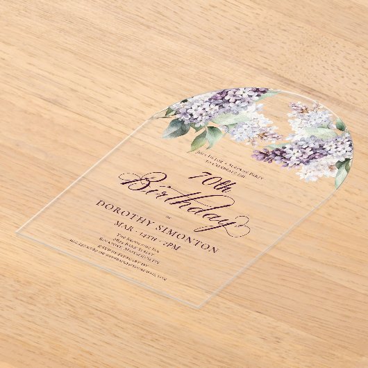 サプライズパーティー70誕生日パープルフローラアーチ アクリル招待状 (レイダウン)