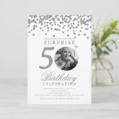 サプライズフォト 50歳の誕生日 シルバー コンフェティ 招待状 (スタンド正面)