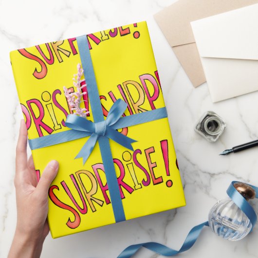 サプライズモダンイエローカラフルマンガタイポグラフィ ラッピングペーパー (ギフト)
