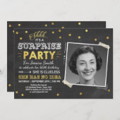 サプライズ誕生日の招待Chalkboard金ゴールド 招待状 (正面/裏面)