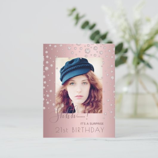 サプライズ誕生日ほこりっぽいバラピンクの写真の招待状 ポストカード (スタンド正面)