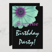 サプライズ誕生日グリーンパープルデイジー名前をカスタムする 招待状 (正面/裏面)