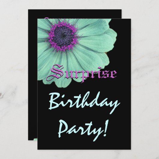 サプライズ誕生日グリーンパープルデイジー名前をカスタムする 招待状 (正面/裏面)