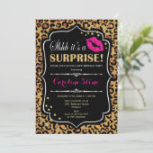 サプライズ誕生日パーティー – ヒョウ印刷ピンク 招待状 (スタンド正面)