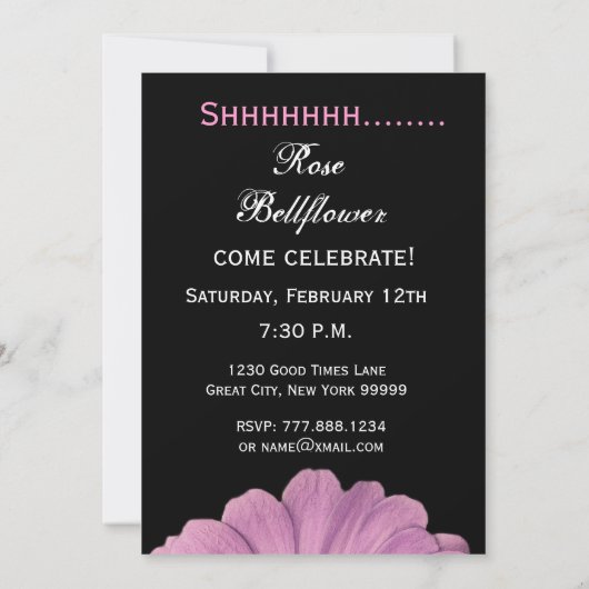 サプライズ誕生日ピンクデイジー名前をカスタムする 招待状 (裏面)