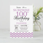 サプライズ100歳の誕生日招待状 パープルシェブロン 招待状 (スタンド正面)