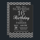 サプライズ16th誕生日招待状シルバーグリッター 招待状<br><div class="desc">サプライズ16誕生日招待状シルバーグリッターシェブロン。黒板。ブラック&シルバーグリッター。子供の誕生日。男の子または女の子Bday招待状。さらにカスタマイクリックズを行う場合はカスタマイズ、「IT」ボタンをクリックし、このテンプレートを変更するために当社のデザインツールを使用する。</div>