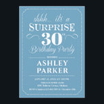 サプライズ30th誕生日パーティー – ライトブルーホワイト 招待状<br><div class="desc">サプライズ30th誕生日パーティの招待状。明シンプルるい青と白の上品なデザイン。機能スクエレガントリプトフォント男性または女性のための驚きの日のお祝い。どんなカスタマイズ年にも入る事ができる！</div>