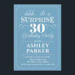 サプライズ30th誕生日パーティー – ライトブルーホワイト 招待状<br><div class="desc">サプライズ30th誕生日パーティの招待状。明シンプルるい青と白の上品なデザイン。機能スクエレガントリプトフォント男性または女性のための驚きの日のお祝い。どんなカスタマイズ年にも入る事ができる！</div>