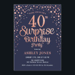 サプライズ40th誕生日パーティー – 海軍とバラ金ゴールド 招待状<br><div class="desc">サプライズ40th誕生日パーティの招待状。海軍エレガントのデザインとグリッターのバラ金ゴールド。スクリプトスタイリッシュのフォントと紙吹雪の機能。メッセージもしメッセージはカスタム年齢。</div>