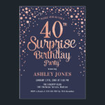 サプライズ40th誕生日パーティー – 海軍とバラ金ゴールド 招待状<br><div class="desc">サプライズ40th誕生日パーティの招待状。海軍エレガントのデザインとグリッターのバラ金ゴールド。スクリプトスタイリッシュのフォントと紙吹雪の機能。メッセージもしメッセージはカスタム年齢。</div>