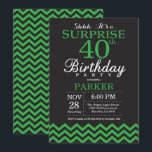 サプライズ40th誕生日ブラックとグリーンシェブロン 招待状<br><div class="desc">ブラックとグリーンのシェブロンと驚きの40th誕生日招待状。黒板。大人誕生日。男性または女性のBday招待状。さらにカスタマイクリックズを行う場合はカスタマイズ、「IT」ボタンをクリックし、このテンプレートを変更するために当社のデザインツールを使用する。</div>