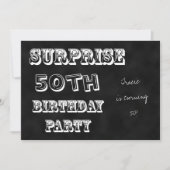 サプライズ50th誕生日パーティー招待Chalkboard 招待状 (正面)