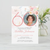 サプライズ60歳誕生日 ピンクの花 カスタムフォト 招待状 (スタンド正面)