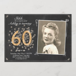 サプライズ60誕生日の招待Chalkboard 素朴 招待状