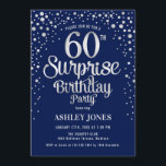 サプライズ60thバースデーパーティー – シルバー&ネイビーブルー 招待状<br><div class="desc">650th Birthday Party Invitation（誕生日パーティーの招待）ネイビーエレガントブルーとグリッターシルバーのフェイクデザイン。スクリプトスタイリッシュのフォントと紙吹雪の機能。メッセージもしメッセージはカスタム年齢。</div>