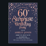 サプライズ60thバースデーパーティー – 海軍とバラ金ゴールド 招待状<br><div class="desc">60th Birthday Partyへの招待。海軍エレガントのデザインとグリッターのバラ金ゴールド。スクリプトスタイリッシュのフォントと紙吹雪の機能。メッセージもしメッセージはカスタム年齢。</div>