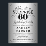 サプライズ60th誕生日パーティー – シルバー 招待状<br><div class="desc">60th Birthday Partyへの招待。シルバーシンプルとブラックのデザインの上品な。銀箔のパタフェイクーンとスクリプトエレガントフォントを搭載。男性または女性のための驚きの日のお祝い。どんなカスタマイズ年にも入る事ができる！</div>