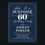 サプライズ60th誕生日パーティー – ネイビーホワイト 招待状<br><div class="desc">60th Birthday Partyへの招待。ネイビーシンプルブルーとホワイトのデザインクラスの上品。機能スクエレガントリプトフォント男性または女性のための驚きの日のお祝い。どんなカスタマイズ年にも入る事ができる！</div>