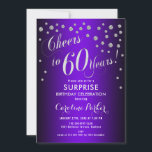 サプライズ60th誕生日パーティー – Silver Purple 招待状<br><div class="desc">サプライズ60thバースデーパーティー招エレガント待デザインとフェイクグリッター銀と紫。機能スクリプトフォントと紙吹雪。応援60年！メッセージもしメッセージの年齢がカスタム必要だ。</div>