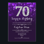 サプライズ70誕生日 – パープルシルバー 招待状<br><div class="desc">サプライズ70th誕生日招待状。紫エレガントのデザインとフェイクグリッター銀大人の誕生日。ダイヤモンド、《写真》ぼけ味ライト、スクリプトフォント。男女の招待状。誕生日パーティスタイリッシュに最適。メッセージもしの詳細なカスタマイズが必要。</div>