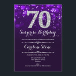 サプライズ70誕生日 – パープルシルバー 招待状<br><div class="desc">サプライズ70th誕生日招待状。紫エレガントのデザインとフェイクグリッター銀大人の誕生日。ダイヤモンド、《写真》ぼけ味ライト、スクリプトフォント。男女の招待状。誕生日パーティスタイリッシュに最適。メッセージもしの詳細なカスタマイズが必要。</div>