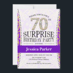 サプライズ70誕生日 – 白金ゴールド紫 招待状<br><div class="desc">驚きの70th誕生日パーティーの女性や男性への招待。紫エレガント、白、グリッターの金ゴールドのフェイクデザイン。ダイヤモンドフォント。マイルストーンスタイリッシュの大人の誕生祝いに最適</div>