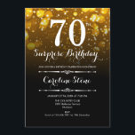 サプライズ70誕生日 – 黒金ゴールド白 招待状<br><div class="desc">サプライズ70th誕生日招待状。黒エレガント金ゴールド白デザイン。機能《写真》ぼけ味ライトとスクリプトフォント。成人男女の招待状。誕生日パーティスタイリッシュに最適。メッセージもしの詳細なカスタマイズが必要。</div>