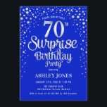 サプライズ70thバースデーパーティー – シルバー王室の&ブルー 招待状<br><div class="desc">誕生日パーティーの招待状70日。青エレガントと王室のグリッター銀のフェイクデザイン。スクリプトスタイリッシュのフォントと紙吹雪の機能。メッセージもしメッセージはカスタム年齢。</div>