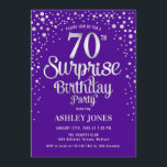 サプライズ70th誕生日パーティー – シルバー&パープル 招待状<br><div class="desc">誕生日パーティーの招待状70日。紫エレガントと王室のグリッター銀ののフェイクデザイン。スクリプトスタイリッシュのフォントと紙吹雪の機能。メッセージもしメッセージはカスタム年齢。</div>