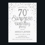 サプライズ70th誕生日パーティー – シルバー&ホワイト 招待状<br><div class="desc">誕生日パーティーの招待状70日。白エレガントとグリッター銀のフェイクデザイン。スクリプトスタイリッシュのフォントと紙吹雪の機能。メッセージもしメッセージはカスタム年齢。</div>