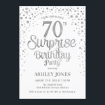 サプライズ70th誕生日パーティー – シルバー&ホワイト 招待状<br><div class="desc">誕生日パーティーの招待状70日。白エレガントとグリッター銀のフェイクデザイン。スクリプトスタイリッシュのフォントと紙吹雪の機能。メッセージもしメッセージはカスタム年齢。</div>