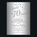サプライズ70th誕生日パーティー – シルバー 招待状<br><div class="desc">サプライズ70thバースデーパーティー招エレガント待デザインとフェイクグリッターシルバー。機能スクリプトフォントと紙吹雪。応援70年！メッセージもしメッセージの年齢がカスタム必要だ。</div>