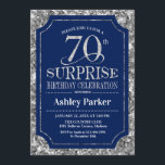 サプライズ70th誕生日パーティー – Silver Navy Blue 招待状<br><div class="desc">サプライズ70th誕生祝い招待状。ネイビーエレガントブルーとグリッターシルバーのパタフェイクーンの上品なデザイン。機能スクエレガントリプトフォントメッセージもしの詳細なカスタマイズが必要。</div>