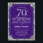 サプライズ70th誕生日パーティー – Silver Purple 招待状<br><div class="desc">サプライズ素朴70th誕生祝い招待状。紫エレガントとフェイクグリッター銀のパタ王室のーンの上品なデザイン。機能スクエレガントリプトフォントメッセージもしの詳細なカスタマイズが必要。</div>