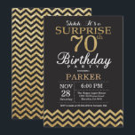 サプライズ70th誕生日招待状金ゴールドグリッター 招待状<br><div class="desc">驚きの70番目の誕生日招待状と金ゴールドグリッターChevron.黒板。ブラックと金ゴールドグリッター。大人誕生日。男性または女性のBday招待状。さらにカスタマイクリックズを行う場合はカスタマイズ、「IT」ボタンをクリックし、このテンプレートを変更するために当社のデザインツールを使用する。</div>