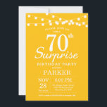 サプライズ70th誕生日招待状黄 招待状<br><div class="desc">驚きの第70誕生日招待状とストリングライト。黄色と白の背景。男性または女性誕生日。第15回16回18回20回21回30回50回70回80回90回100回、年齢は問わない。さらにカスタマイクリックズを行う場合はカスタマイズ、「IT」ボタンをクリックし、このテンプレートを変更するために当社のデザインツールを使用する。</div>