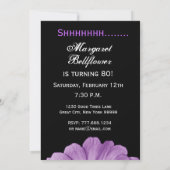 サプライズ80誕生日テンプレートパープルデイジー 招待状 (裏面)