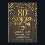 サプライズ80thバースデーパーティー – ウッド&金ゴールド 招待状<br><div class="desc">誕生日パーティーの招待状80日。暗褐色のエレガント木材とグリッター金ゴールドを持つ素朴なデザインフェイク。スクリプトスタイリッシュのフォントと紙吹雪の機能。メッセージもしメッセージはカスタム年齢。</div>