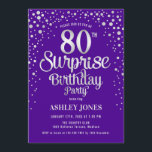 サプライズ80thバースデーパーティー – シルバー&パープル 招待状<br><div class="desc">誕生日パーティーの招待状80日。紫エレガントと王室のグリッター銀ののフェイクデザイン。スクリプトスタイリッシュのフォントと紙吹雪の機能。メッセージもしメッセージはカスタム年齢。</div>