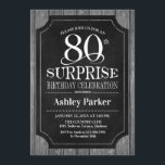 サプライズ80th誕生日パーティー – Chalkboard White 招待状<br><div class="desc">サプライズ素朴80th誕生祝い招待状。黒エレガント、白、灰色の木柄の上品なデザイン。機能スクエレガントリプトフォントメッセージもしの詳細なカスタマイズが必要。</div>