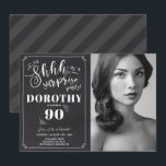 サプライズ90誕生日招待状ヴィンテージサプライズ 招待状<br><div class="desc">サプライズ90th誕生日招待状。全デザイン©PIXEL PERFECTパーティー株式会社</div>