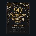 サプライズ90thバースデーパーティー – ブラック&金ゴールド 招待状<br><div class="desc">90th Birthday Party Invitation（誕生日パーティーへの招待）黒エレガント色のデザインとフェイクグリッター金ゴールド。スクリプトスタイリッシュのフォントと紙吹雪の機能。メッセージもしメッセージはカスタム年齢。</div>