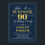 サプライズ90th誕生日パーティー – 海軍金ゴールド 招待状<br><div class="desc">90th Birthday Party Invitation（誕生日パーティーへの招待）ネイビーシンプルブルーとイエローの金ゴールドのデザインの古典的なクラス。機能スクスタイリッシュリプトフォント男性または女性のための驚きの日のお祝い。どんなカスタマイズ年にも入る事ができる！</div>