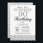 サプライズ90th誕生日招待状シルバーグリッター 招待状<br><div class="desc">サプライズ90誕生日招待状とシルバーグリッターシェブロン。ブラック&シルバーグリッター。大人誕生日。男性または女性のBday招待状。さらにカスタマイクリックズを行う場合はカスタマイズ、「IT」ボタンをクリックし、このテンプレートを変更するために当社のデザインツールを使用する。</div>