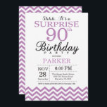 サプライズ90th誕生日招待状パープルグリッター 招待状<br><div class="desc">サプライズ90番目の誕生日招待状、パープルシェブロン。白黒：大人の誕生日。男女のBデイ招待状。さらにカスタマイズするには、「クリックカスタマイズit」ボタンをクリックし、デザインツールを使用してこのテンプレートを変更してください。</div>