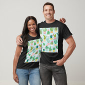 サボテンの多様性、ヴィンテージのシームレスな背景。 Tシャツ (ユニセックス)
