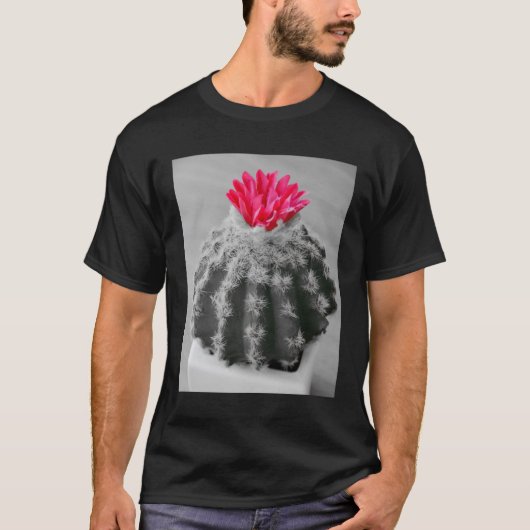 サボテンの植物白黒写真とピンクの花 Tシャツ (正面)