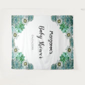 サボテンの花と多肉植物の白いベビーシャワー タペストリー (正面(横))